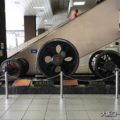新大阪駅に展示されている巨大な車輪
